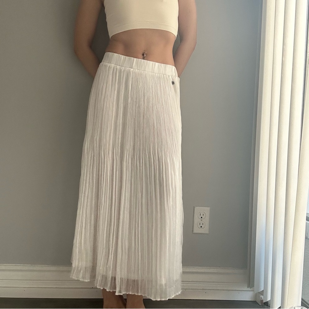 Dutch Brand Garcia Pleated Metallic Thread Maxi Skirt in White and Rose Gold